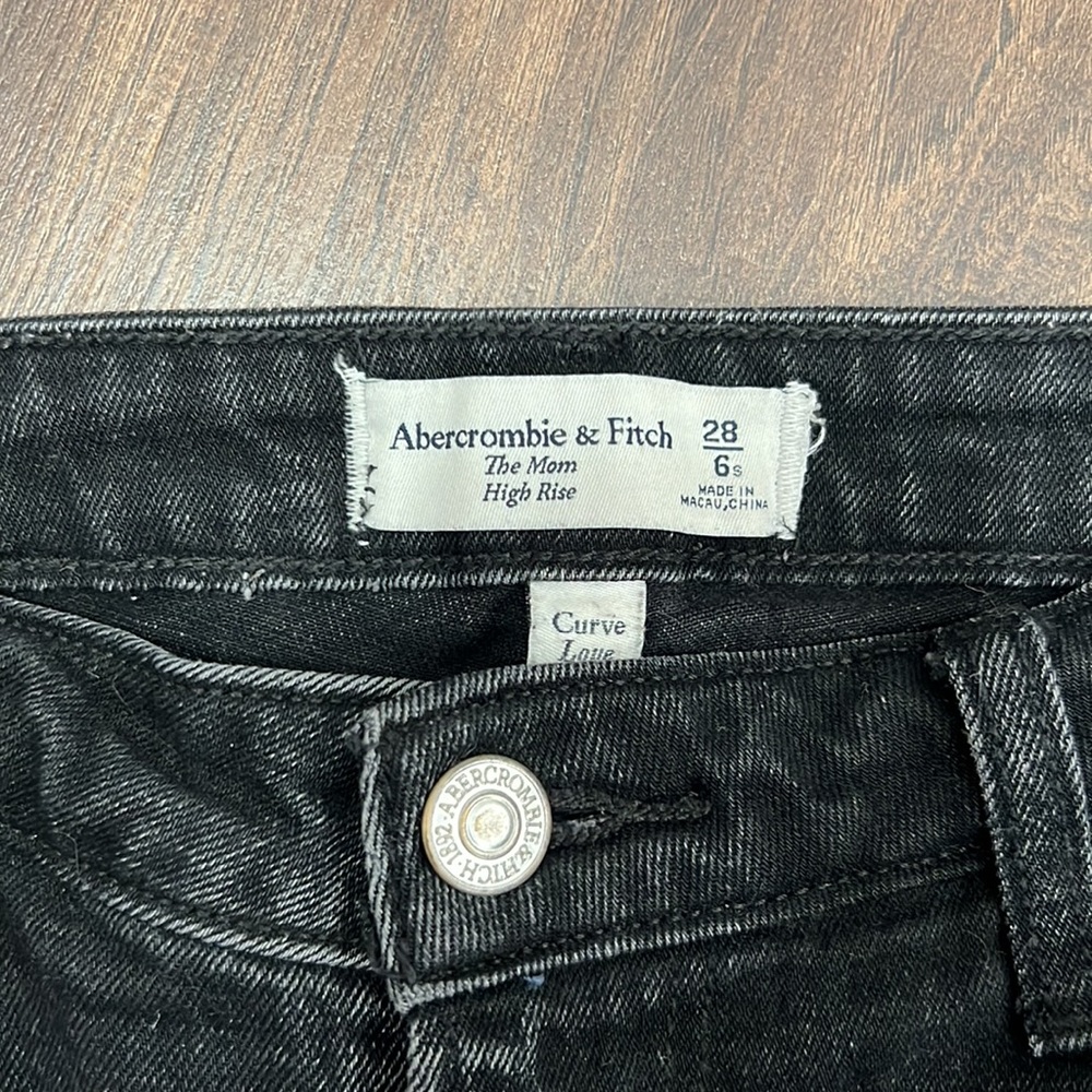 Abercrombie & Fitch Curve Love High Rise Mom Jeans - Picture 3 of 5